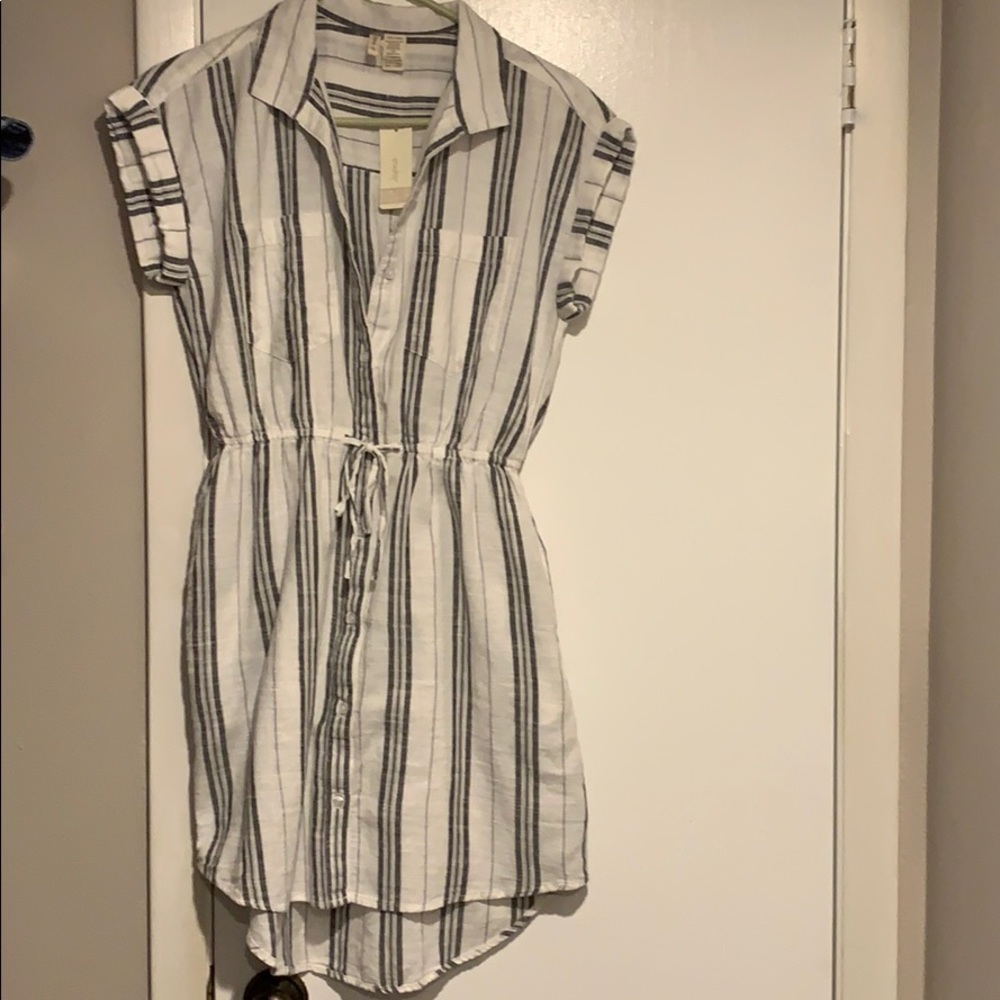 Beautiful striped dress - Picture 1 of 7